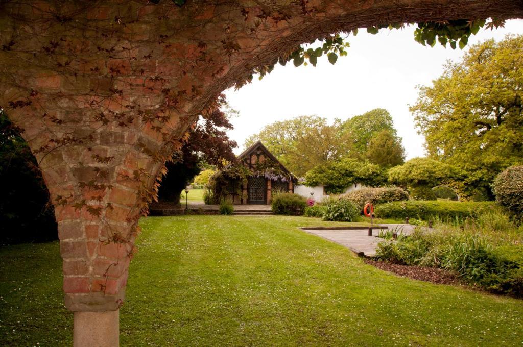 Ghyll Manor Country Hotel Хоршъм Екстериор снимка